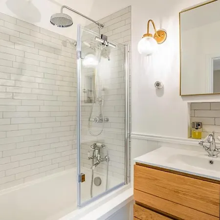 Beautiful French Villa, Sleeps 8, Private Pool & Starlink Wifi