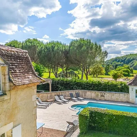 Beautiful French Villa, Sleeps 8, Private Pool & Starlink Wifi Сasa de vacaciones