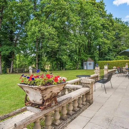Beautiful French Villa, Sleeps 8, Private Pool & Starlink Wifi Сasa de vacaciones