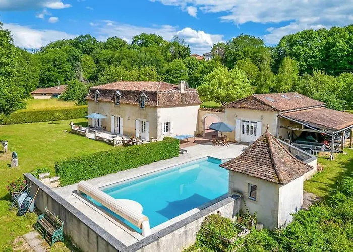 Prázdninový dům Beautiful French Villa, Sleeps 8, Private Pool & Starlink Wifi Bourdeilles